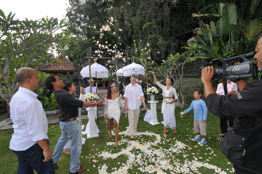 Tirta Ayu And Restaurant Guest house Karangasem (Bali)