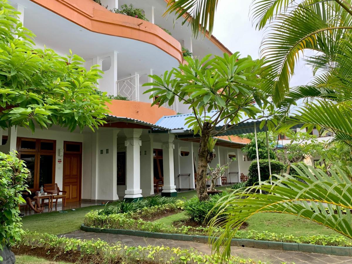 Febri's & Hotel