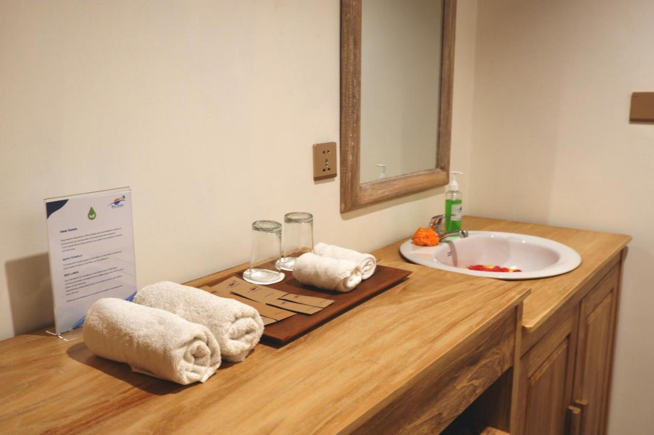 Blue Harbor Beachfront & Resto 4* Ped
