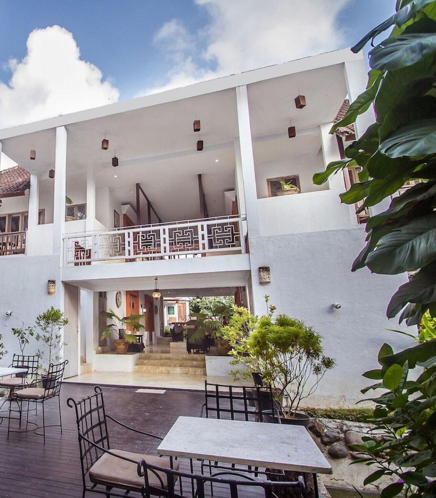 Wisma tamu Abian Biu Mansion 4*