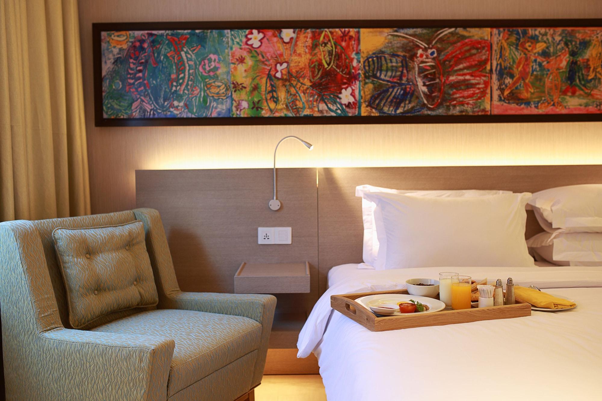 Sens And Hotel
