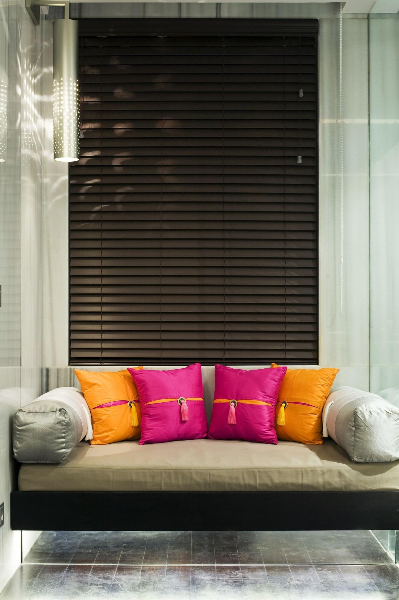 L Hotel