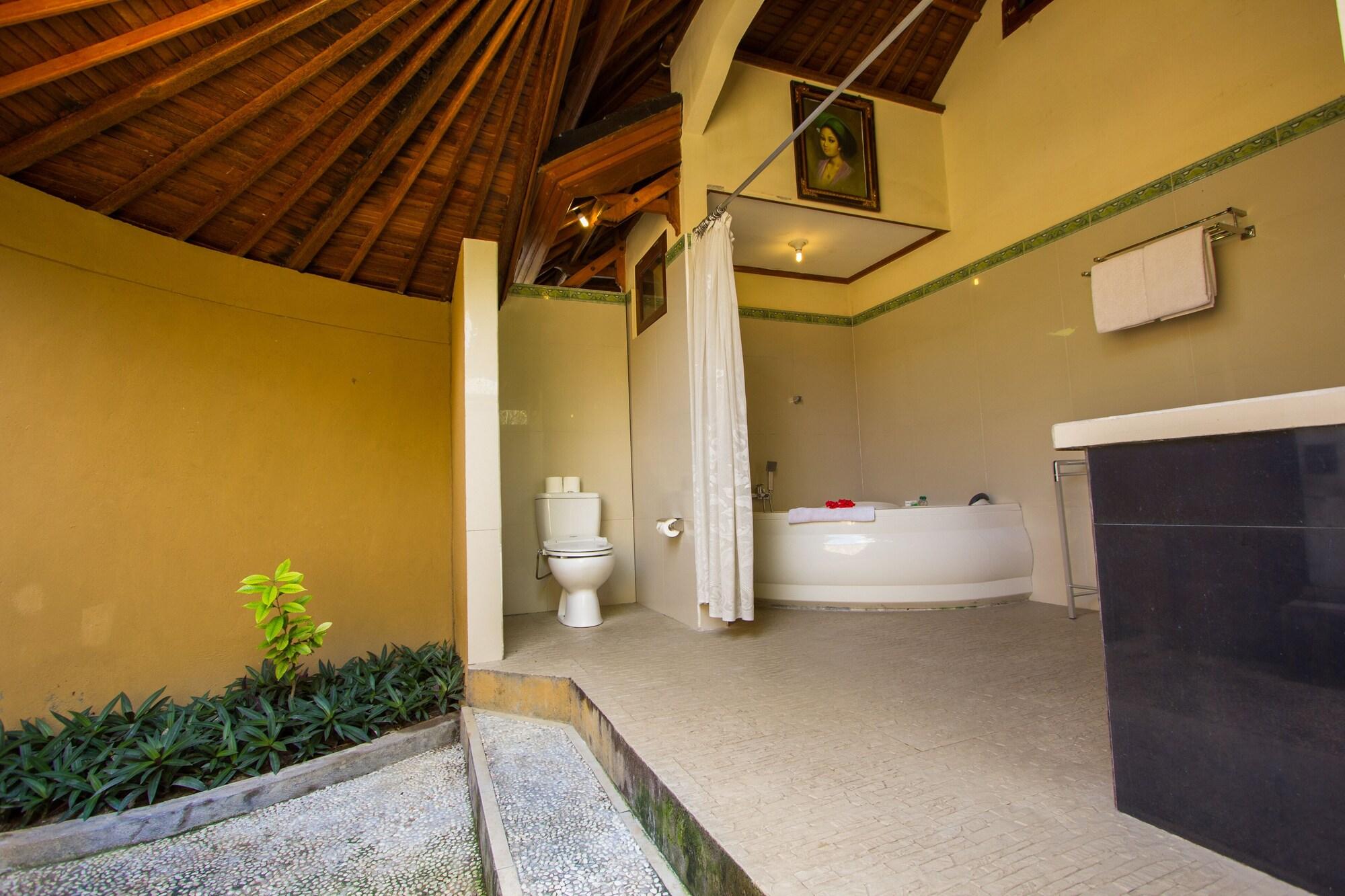 Resor Arya And Dive Center Amed (Bali)