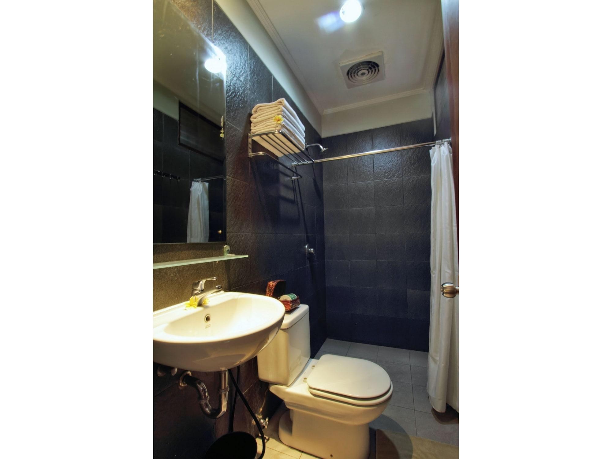 Hotel Sari Kuta 3*