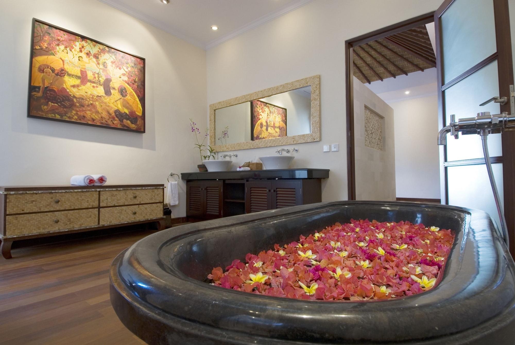 Ellora 4*