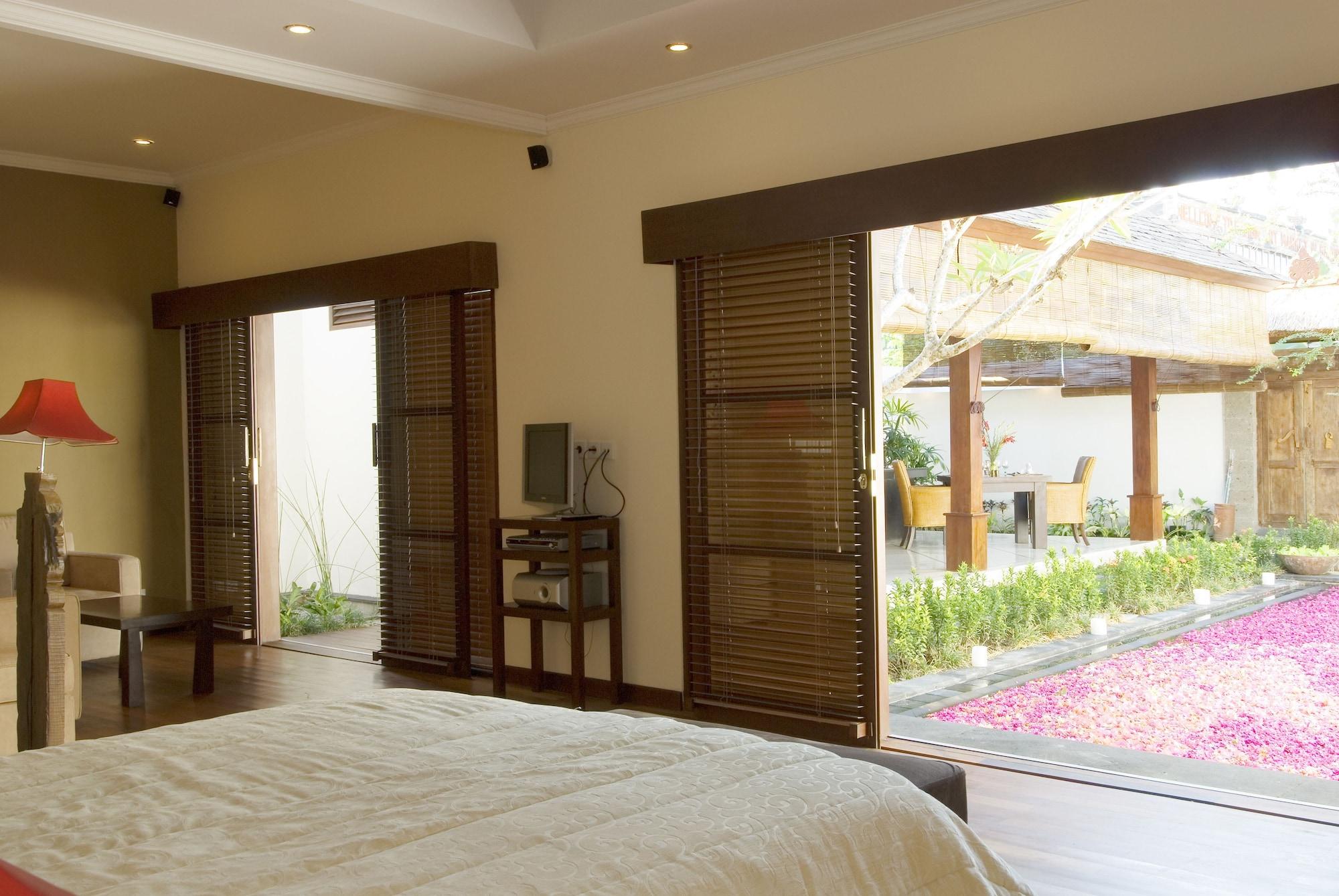 Ellora 4*