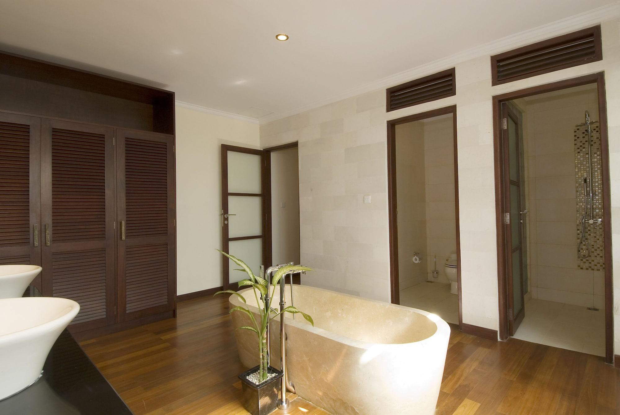Ellora 4*