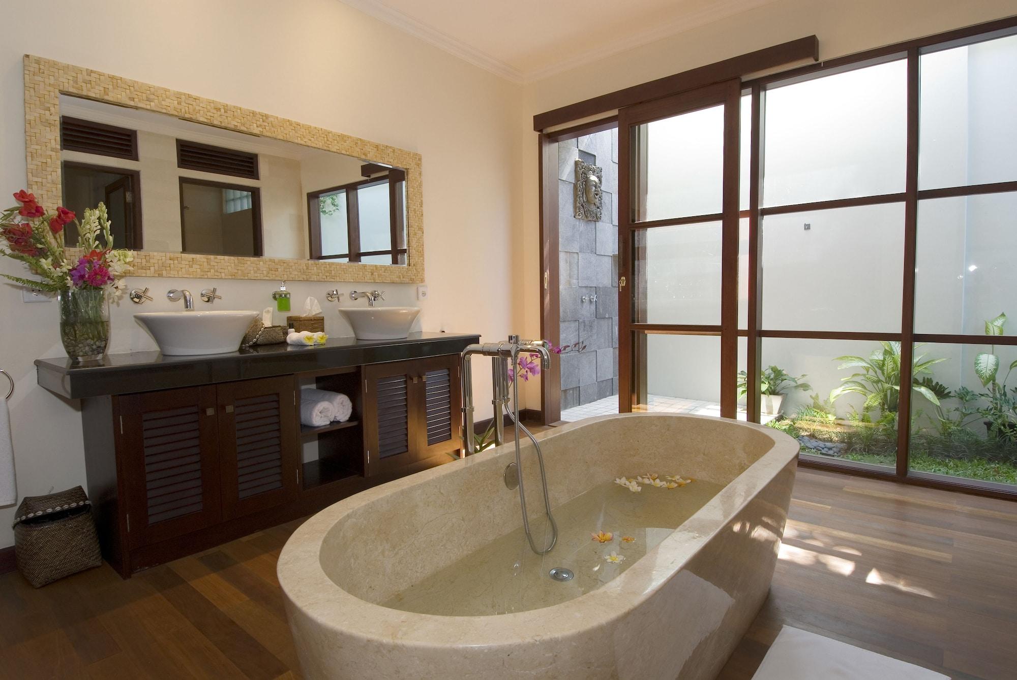 Ellora Hotel 4*