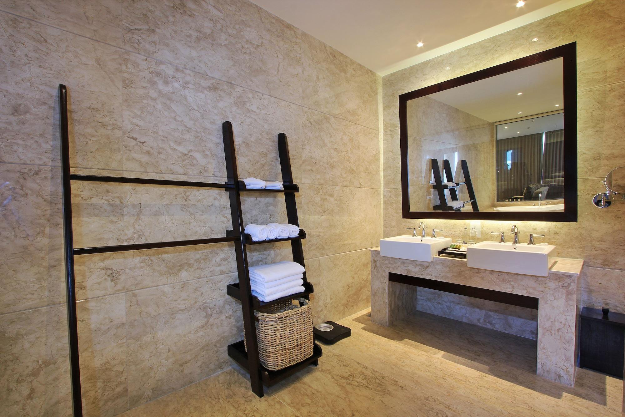 Ulu Segara Luxury & Resort