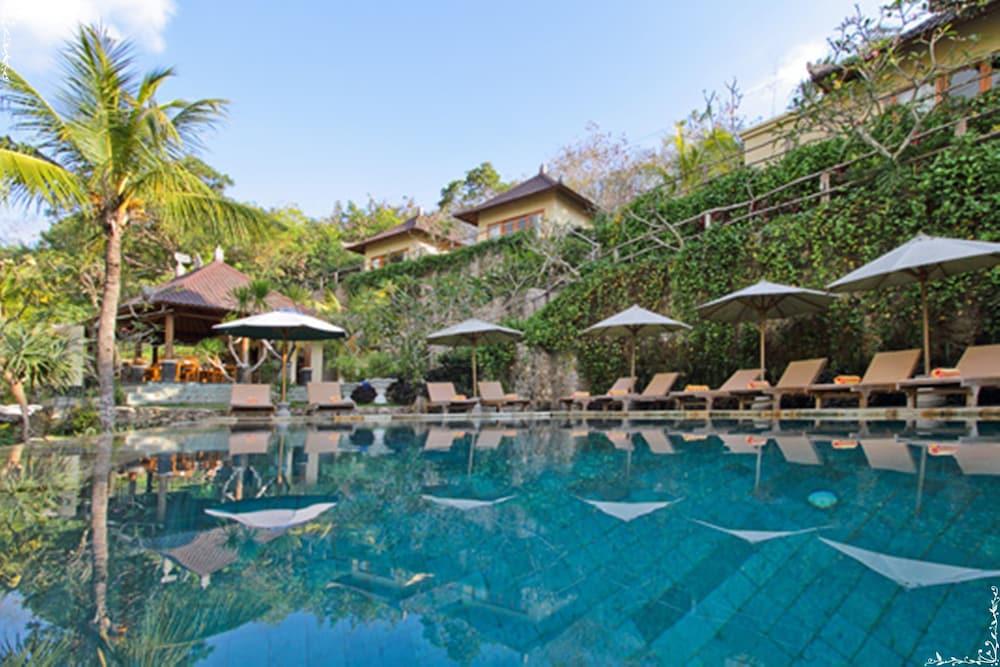Lembongan Cliff