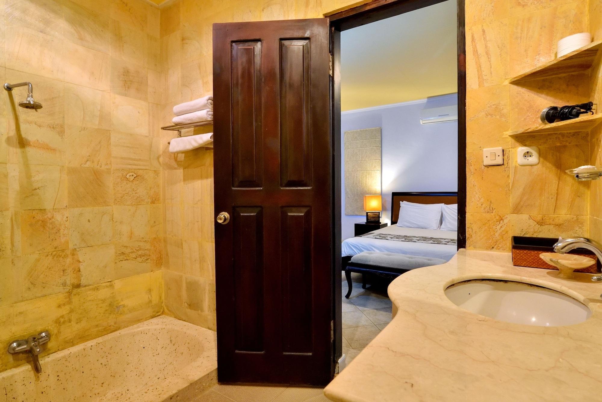Holiday park Dolphin Bali 3*