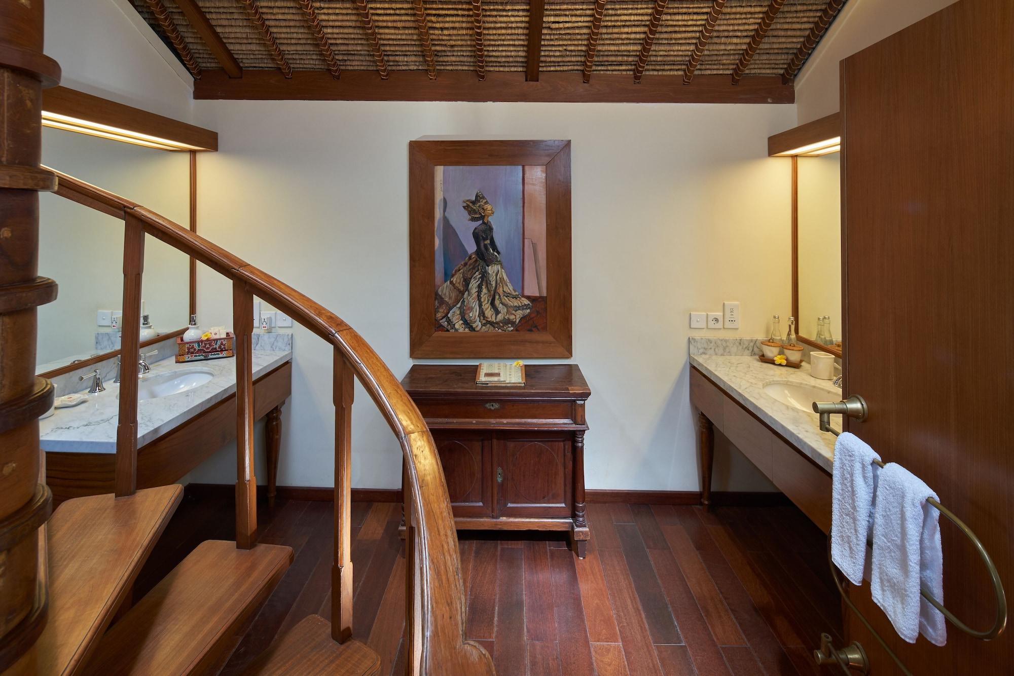 Tandjung Sari 4*