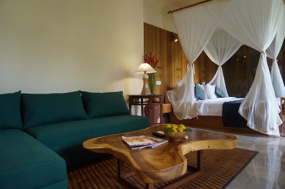 Sapodilla Hotel