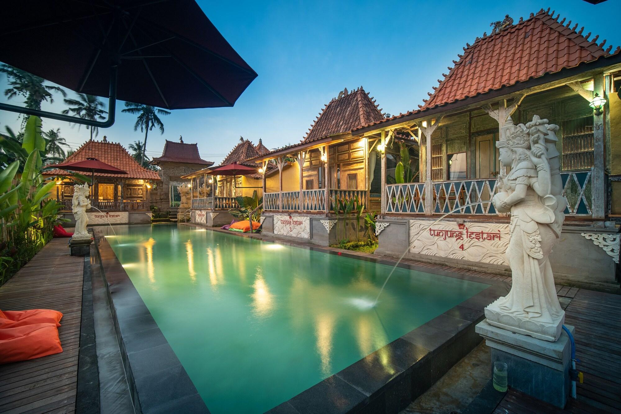Lestari Villa *