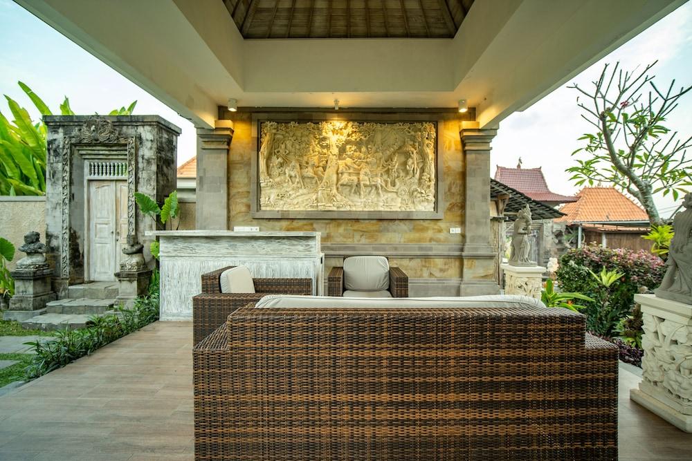 Lestari Villa *