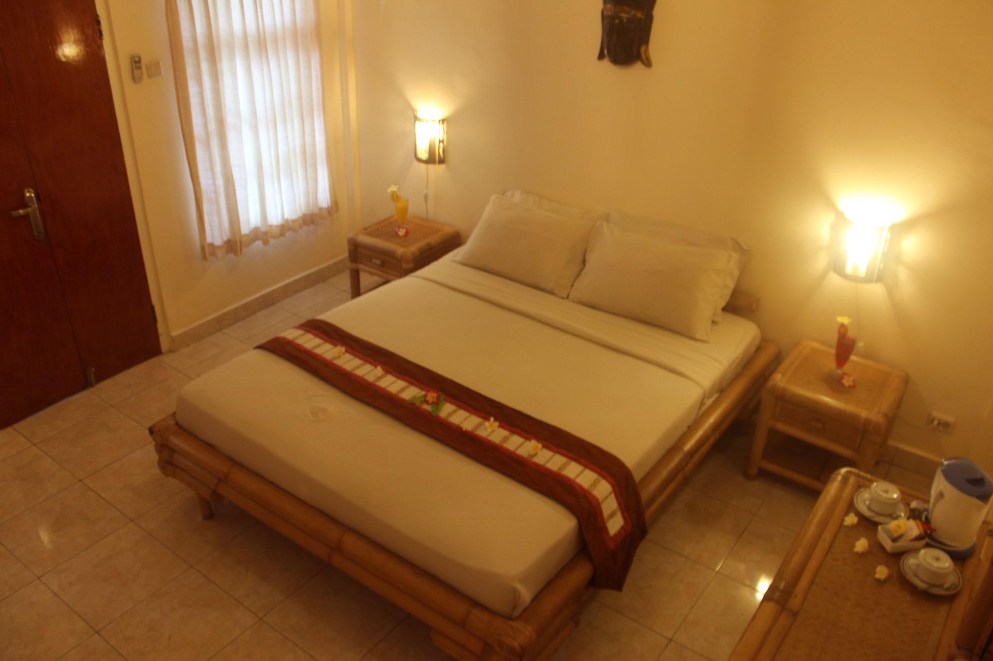 Chonos 3* Lovina (Bali)