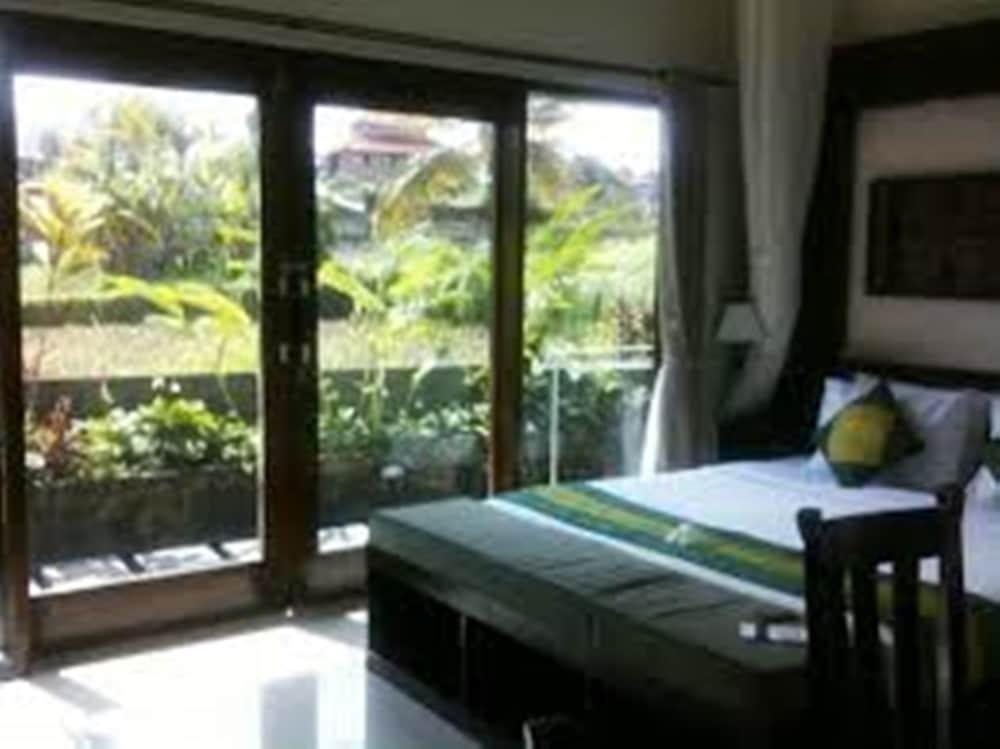 Anini Raka & Resort