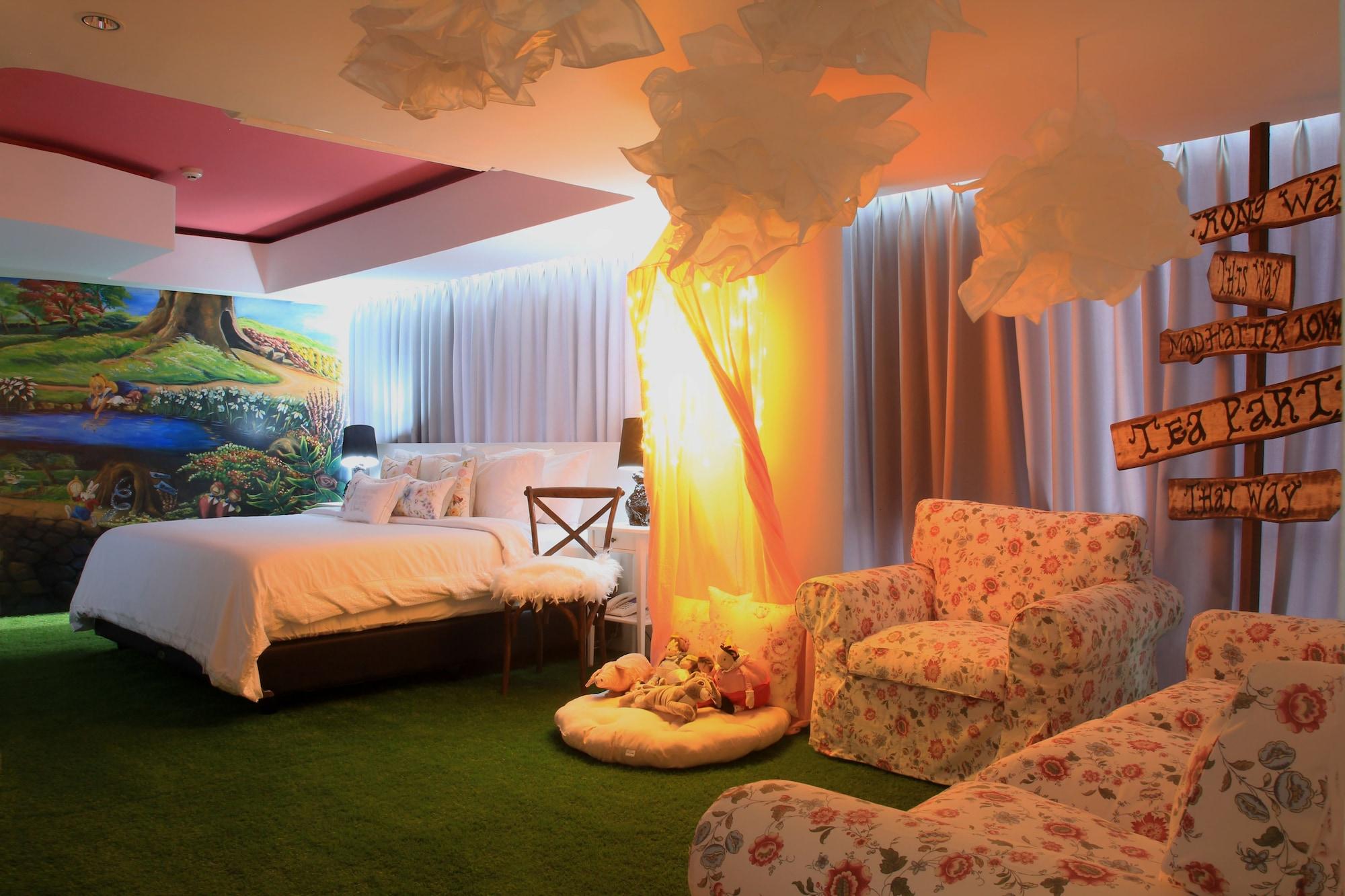 Hotel Berry Glee Thematic