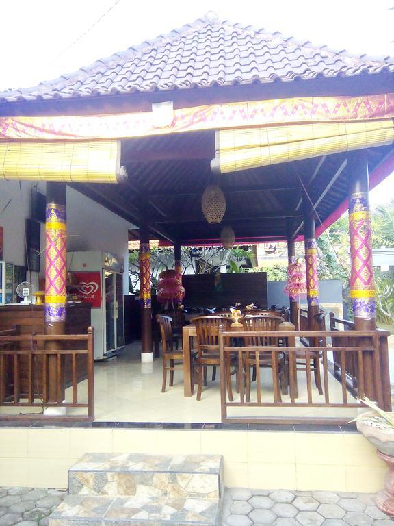 Guest house Arya Enny Salon And *