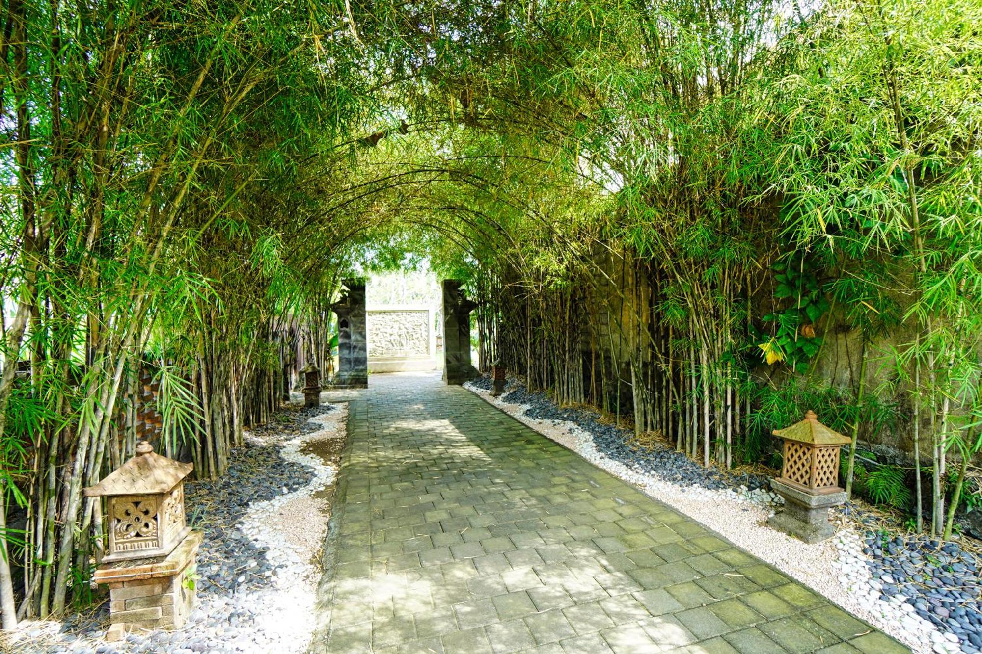 Adil & Holiday park 4*