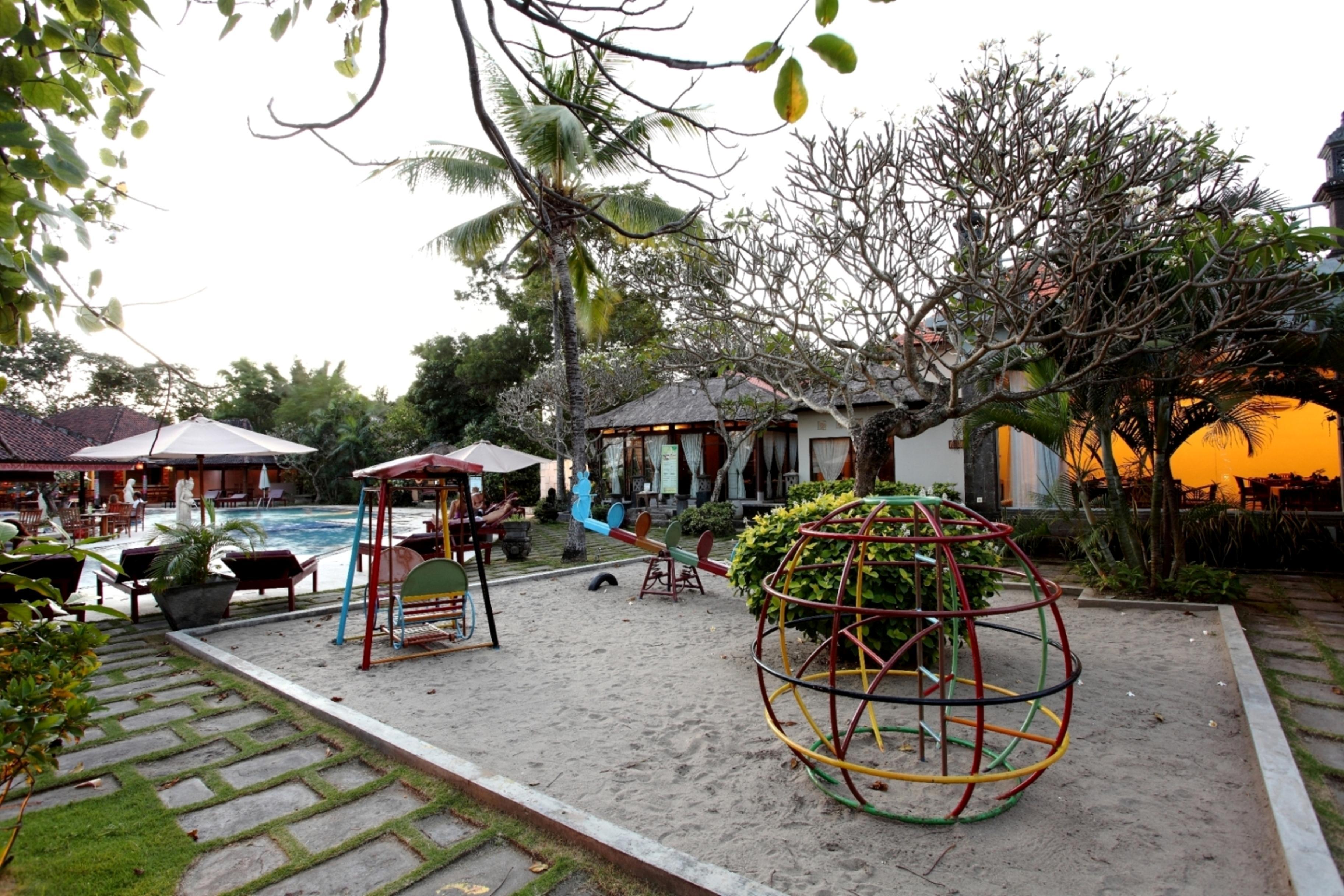 Puri Saron 4*