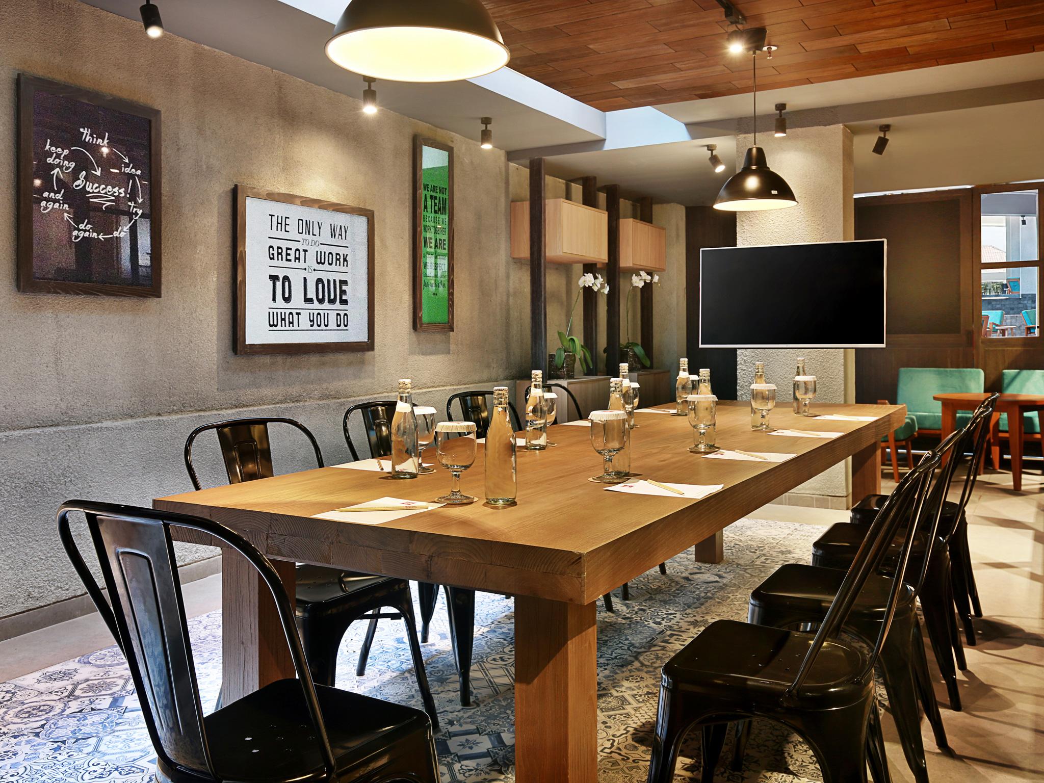 Ibis Bali Street Hotel 3*
