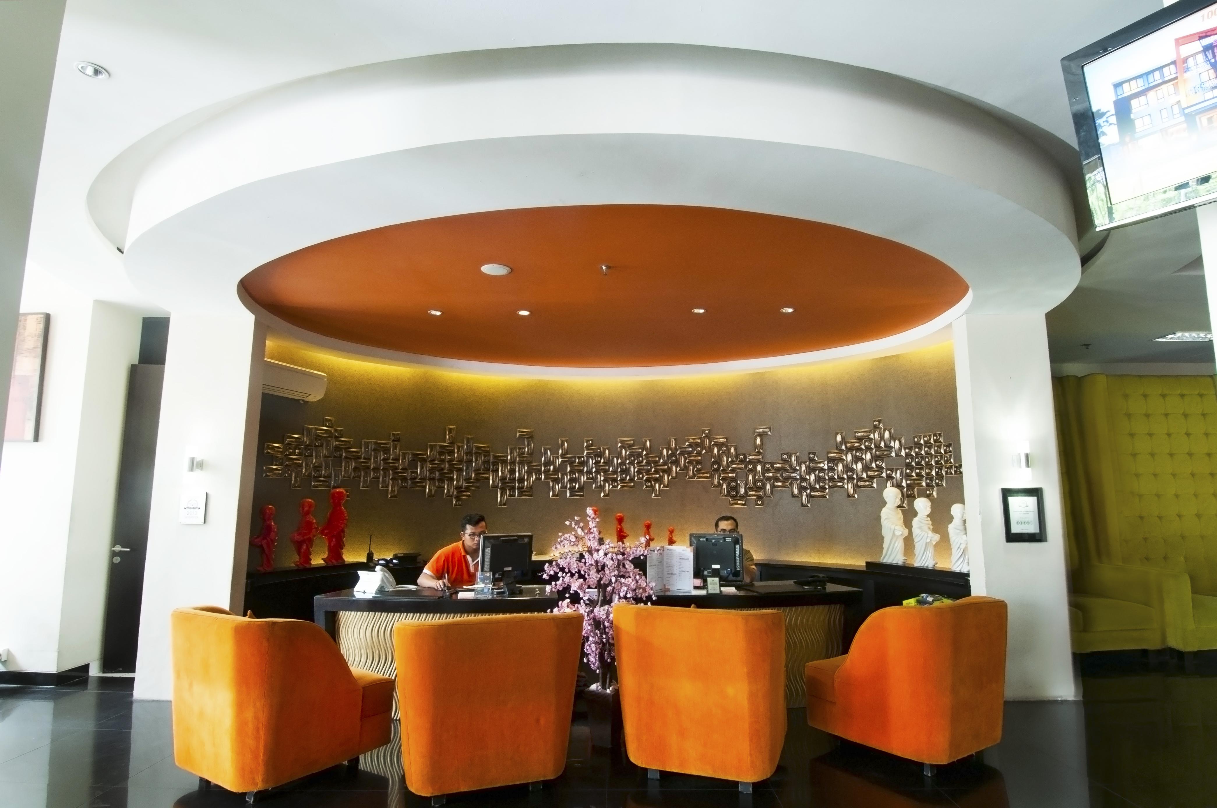 100 Sunset Kuta & Ballroom Hotel 3*