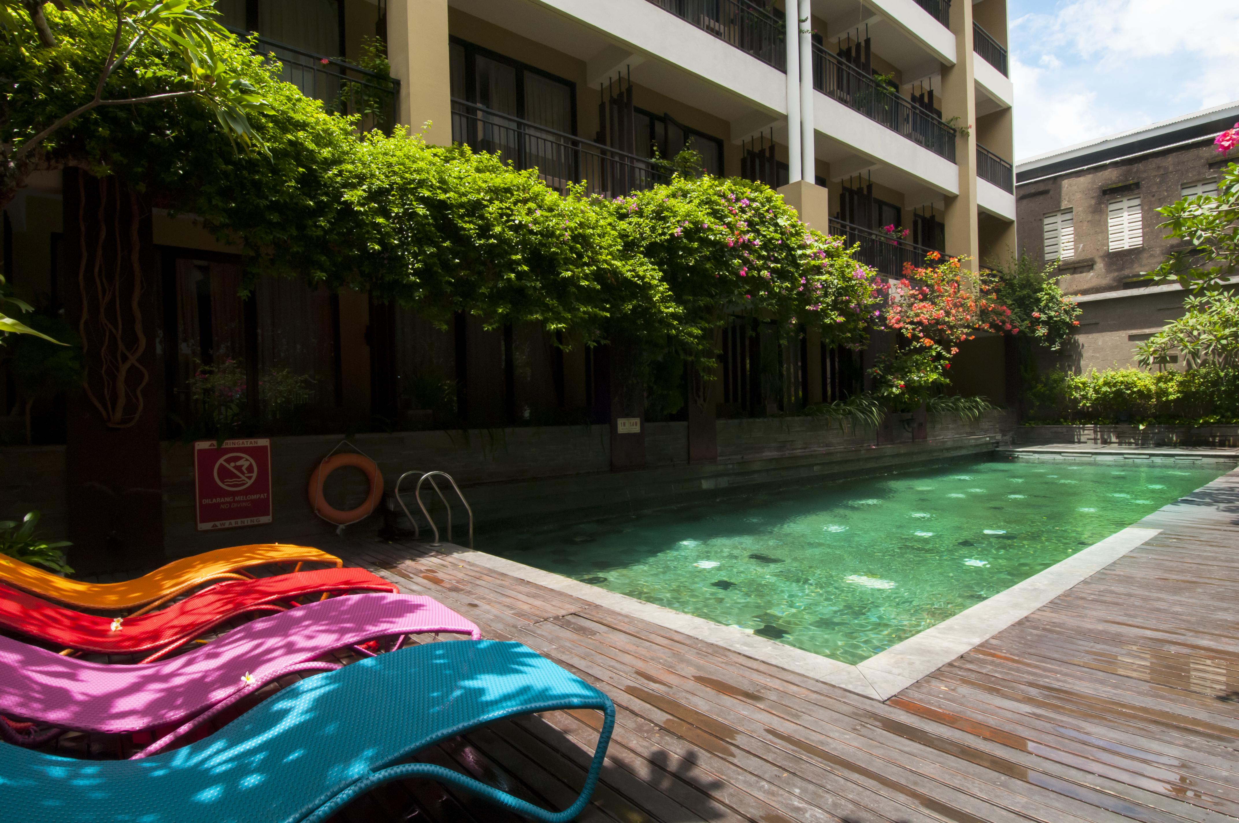 100 Sunset Kuta & Ballroom Hotel 3*
