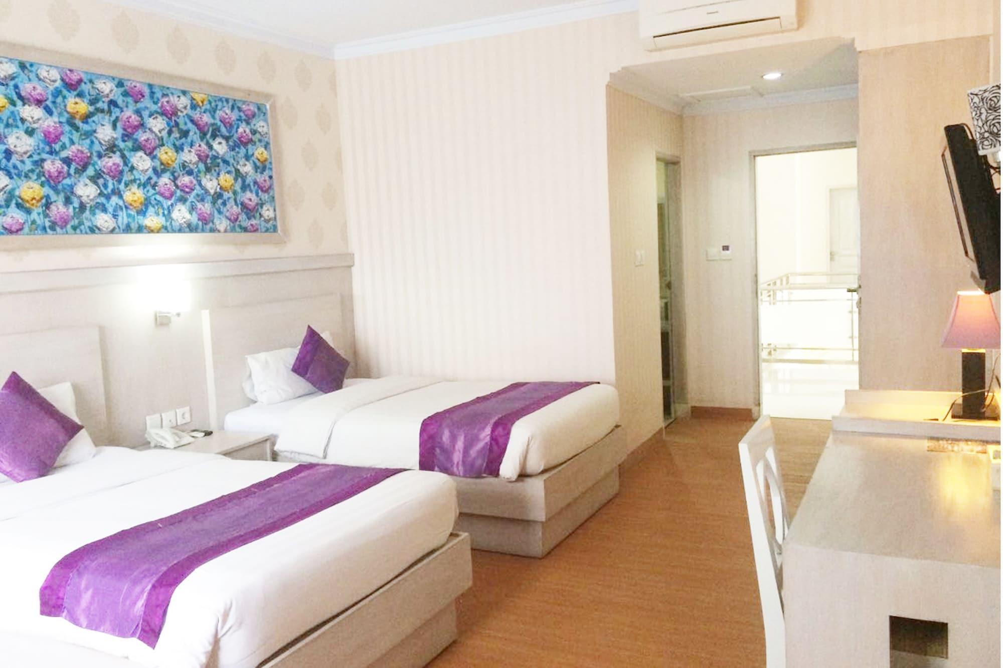 Puri Saron 3*