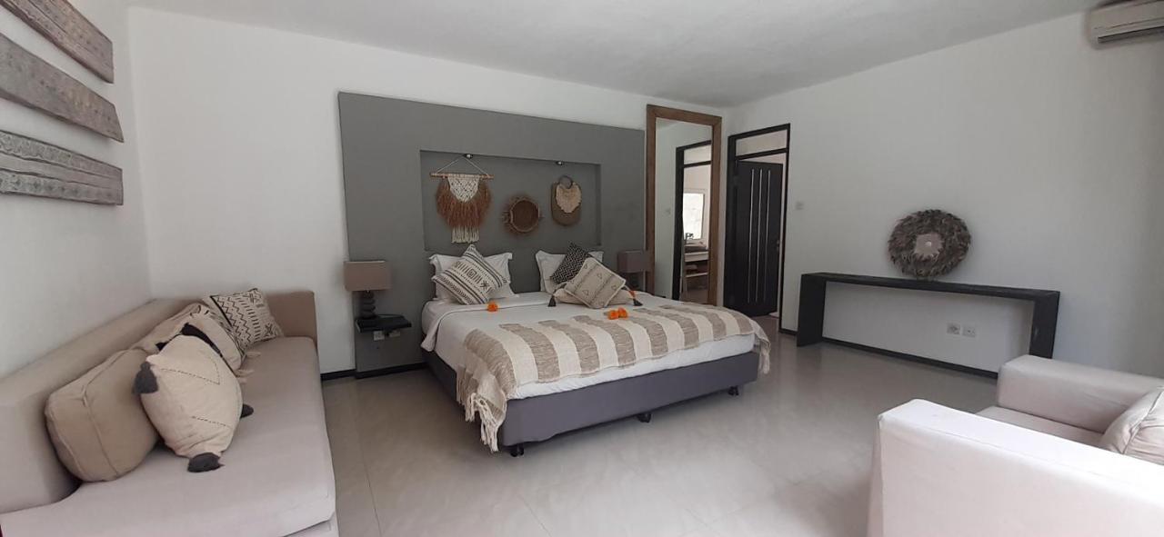 Villa La *