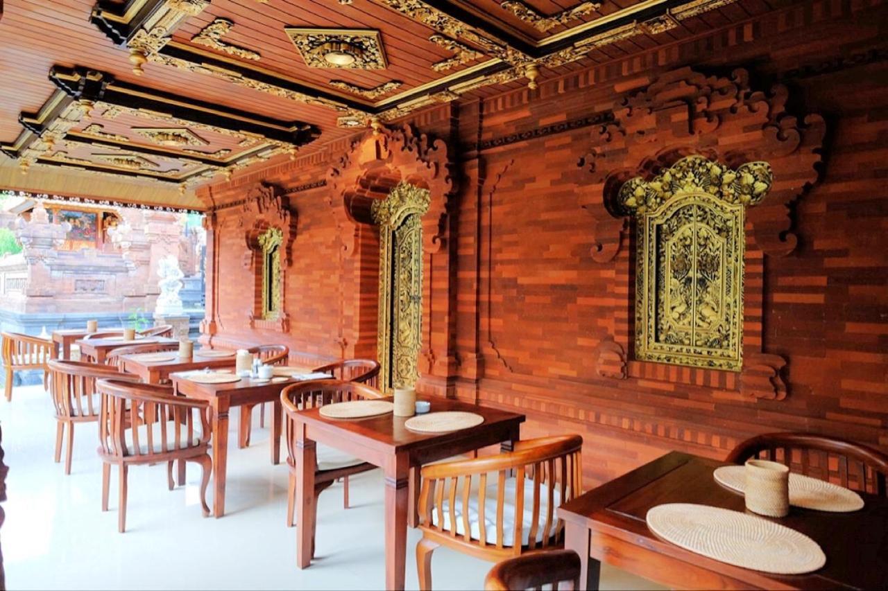 Kayu Sugih Palace Wisma tamu *
