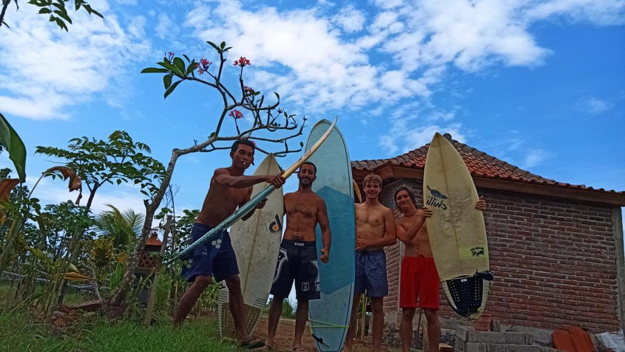 Ayolah Surf House &surf Camp Homestay *