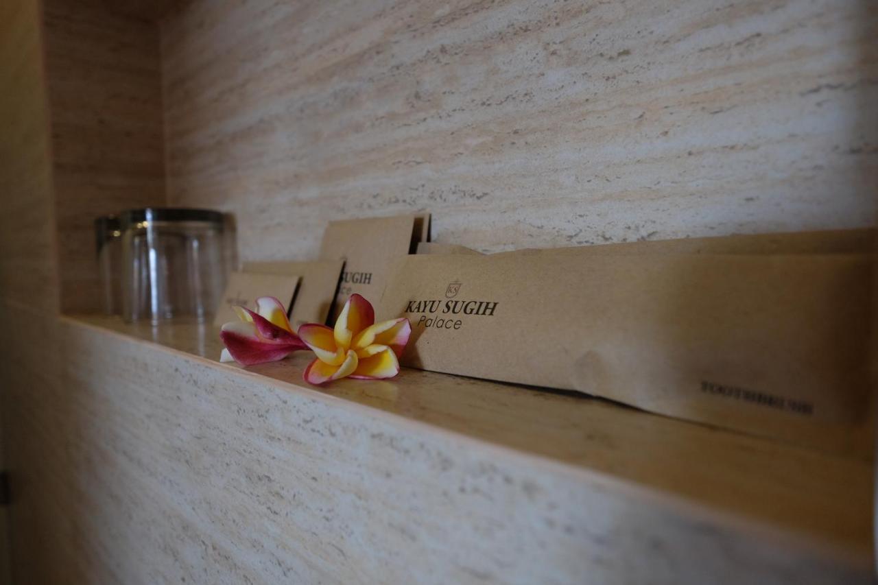 Kayu Sugih Palace Wisma tamu *