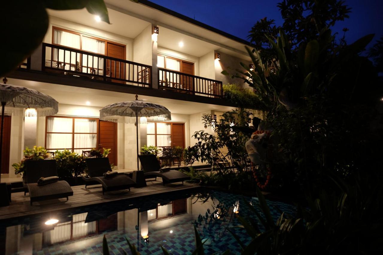 Kayu Sugih Palace Wisma tamu *