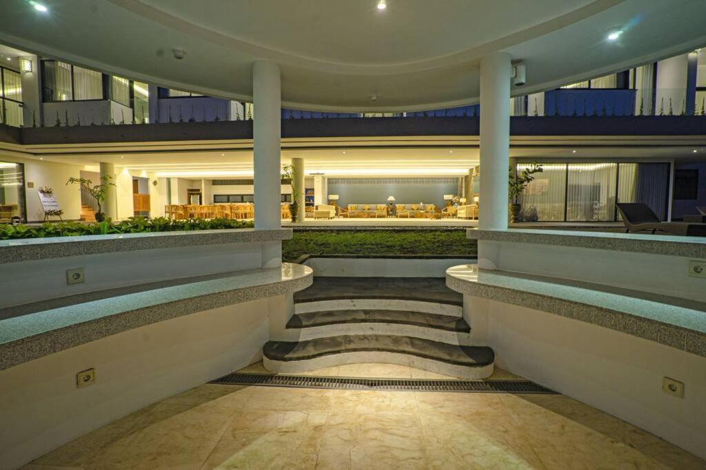 Grand Uluwatu Villa *
