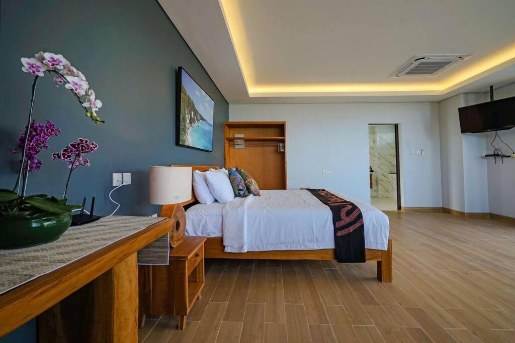 Grand Uluwatu Villa *