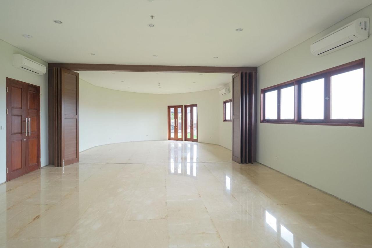 Djabu Seminyak Hotel 4*