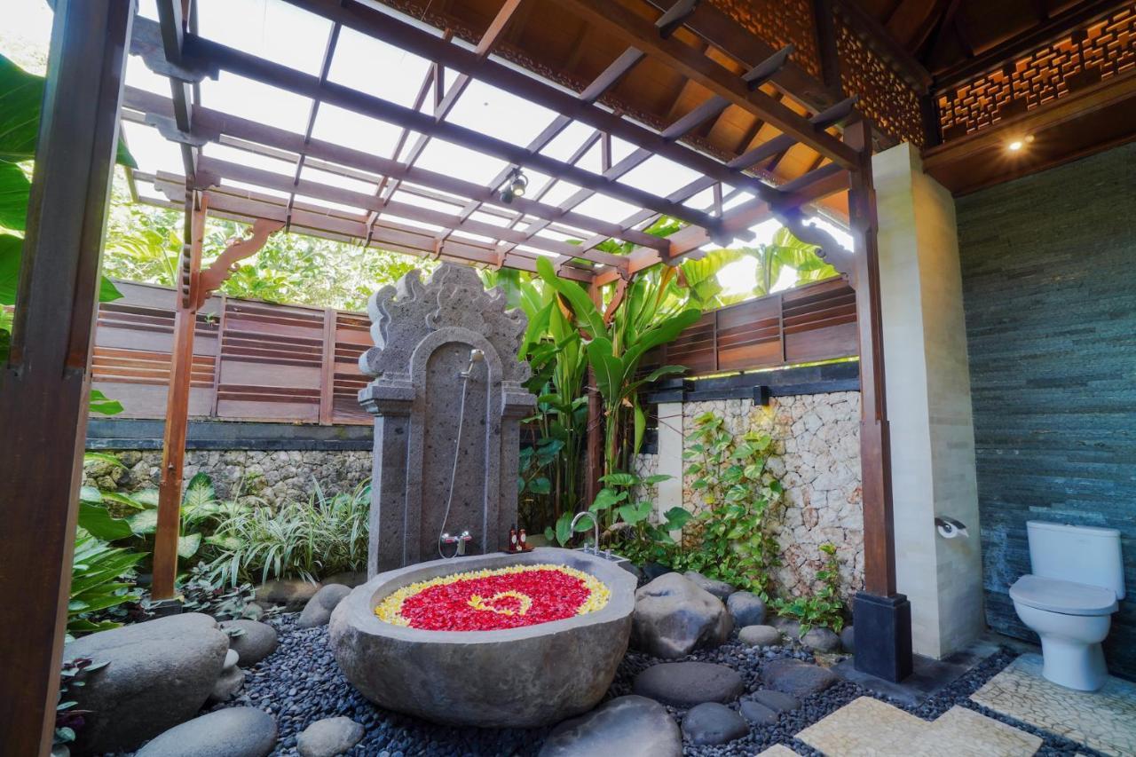 Giri Bhagawan & Hotel Nusa Dua (Bali)
