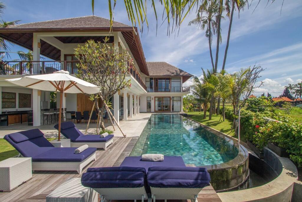 Bahay bakasyunan Beachfront Luxury, Purnama