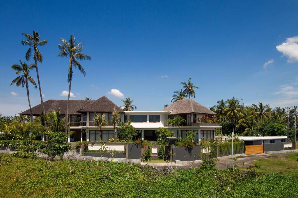 Beachfront Luxury, Purnama Bahay bakasyunan Ketewel
