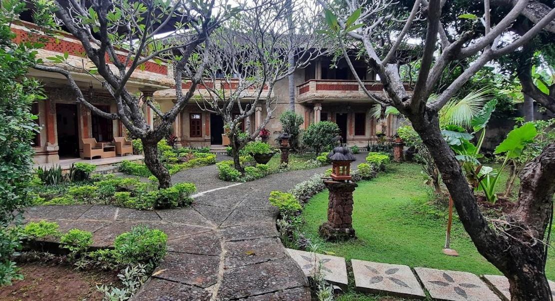 Rambutan Hotel Lovina (Bali)
