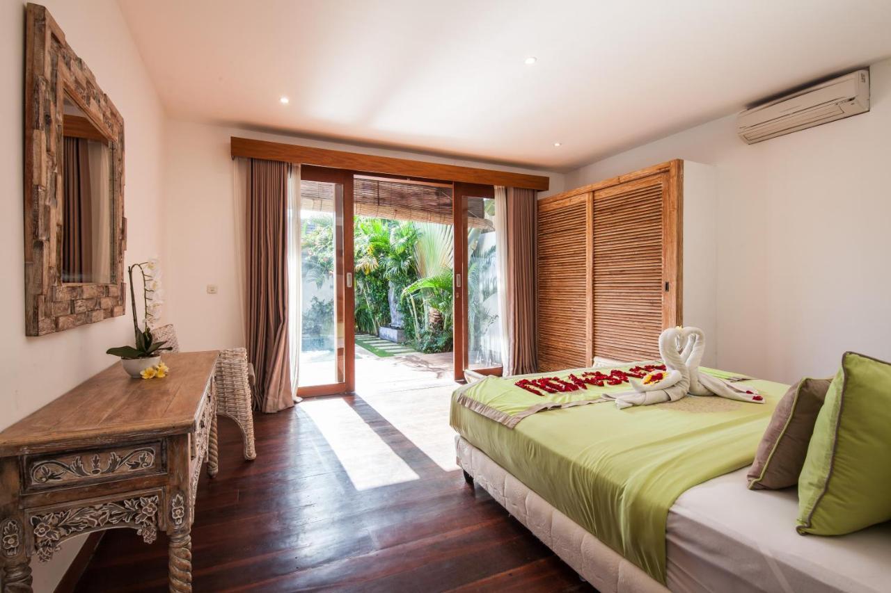 Lovely 4br Private Pool With Sundeck! 10mins Ride To * Canggu (Bali)