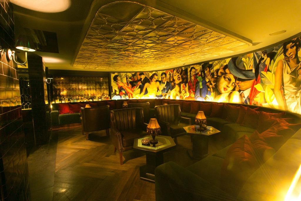 Double - Six, Luxury -
