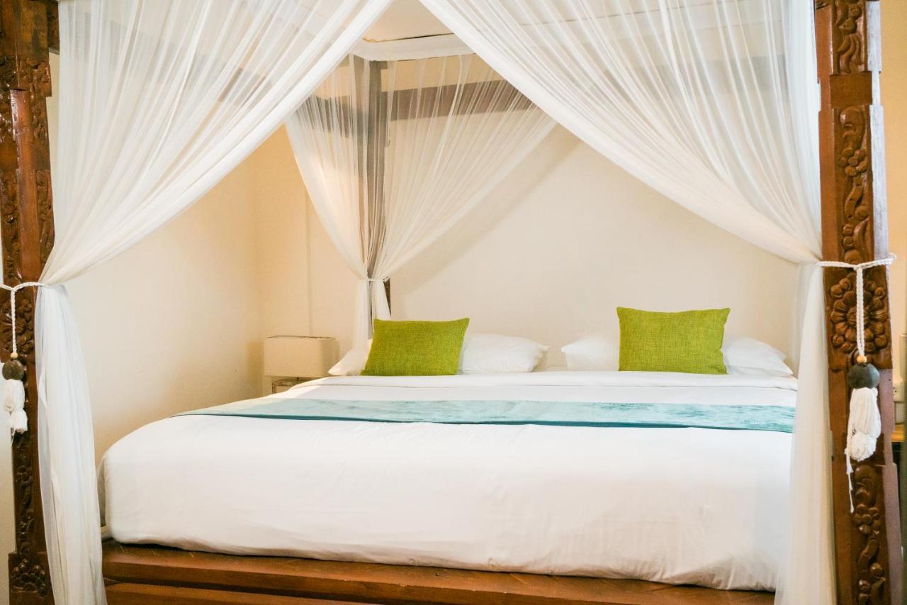 Umpadhi Hotel