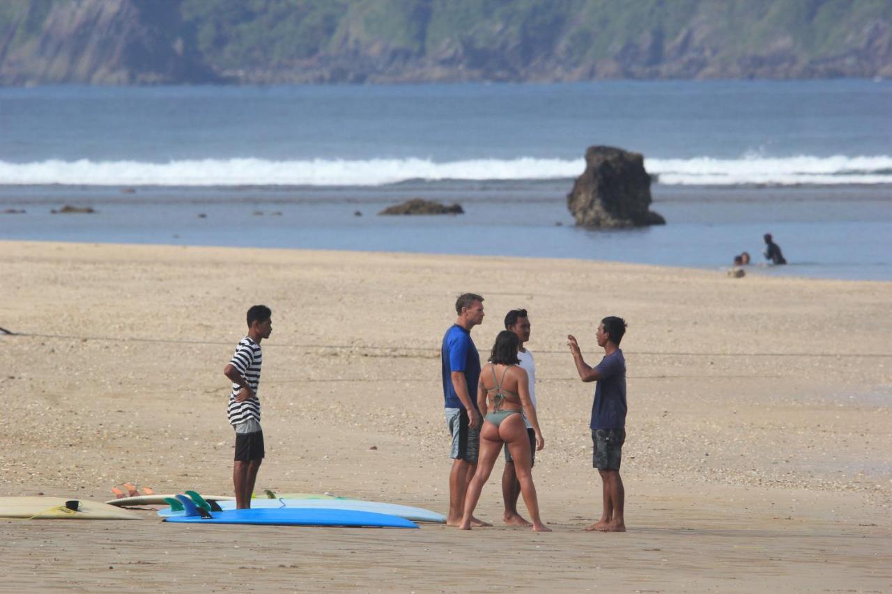 Ayolah Surf House &surf Camp *