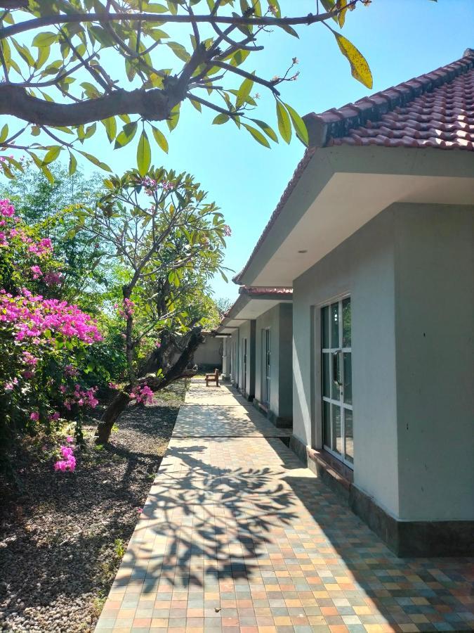 Seaside Resor Lovina (Bali)