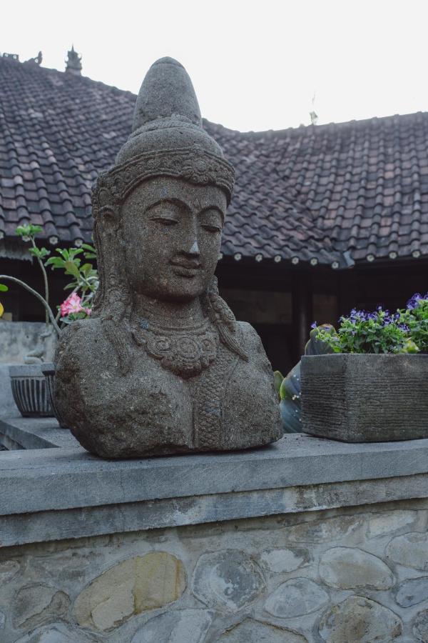 Kishi-kishi Artvilla Bed & Breakfast Blahbatu