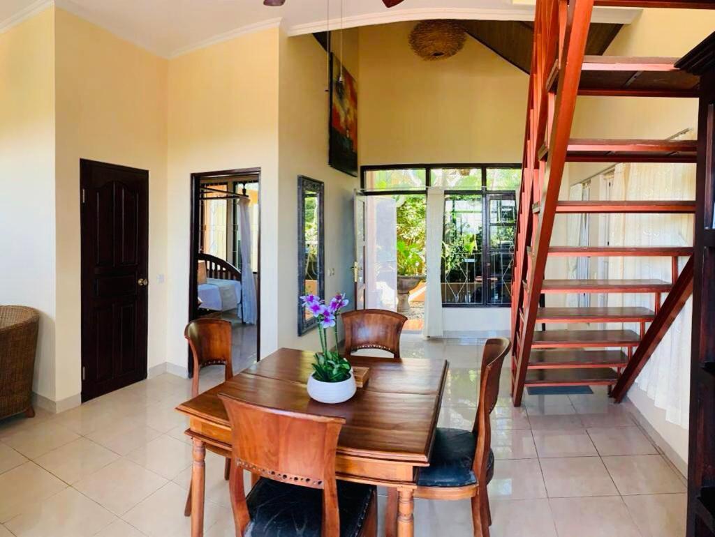 Giri's Jimbaran Villa Ungasan (Bali)