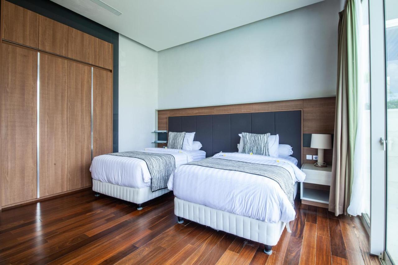 Cliff Front Luxury 4 Bedroom At Pandawa