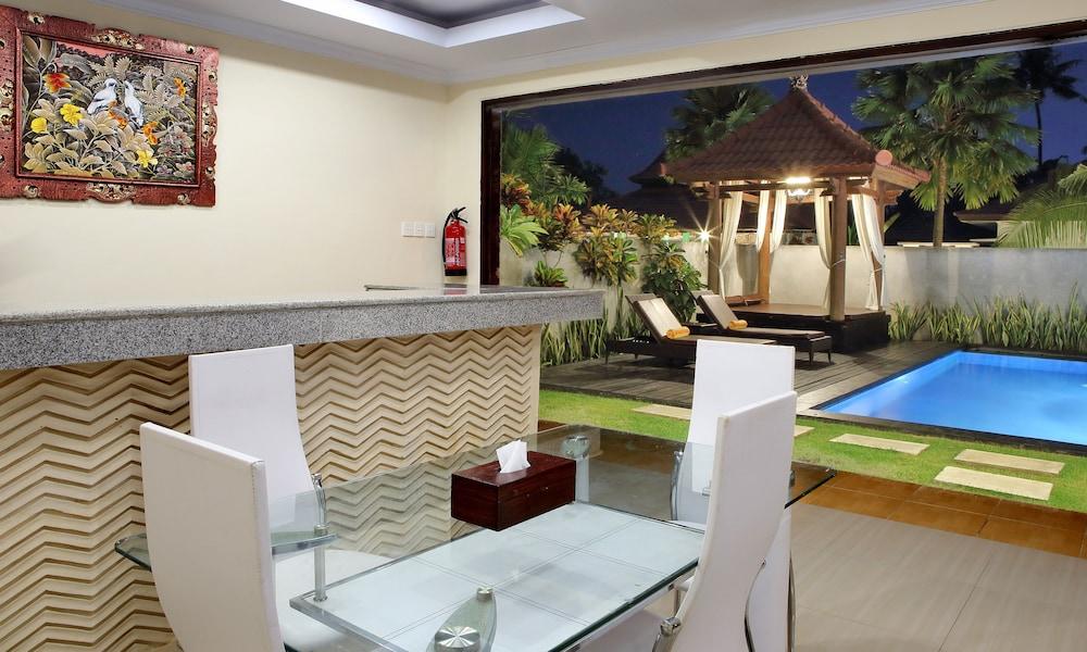 Puri Saron Baruna Hotel
